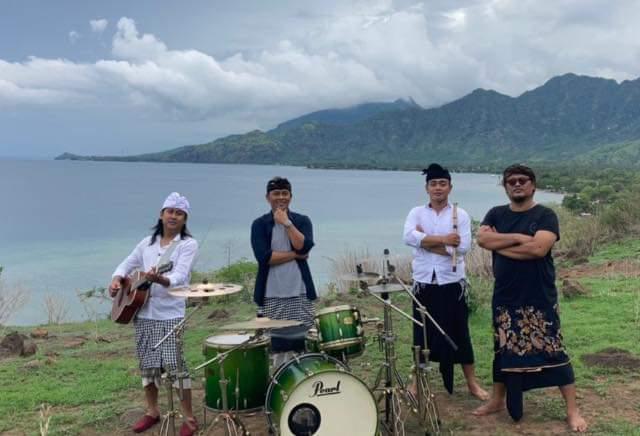 NEW HOPE FROM THE ISLAND OF GOD MEMAKNAI PERGANTIAN TAHUN DI BALI