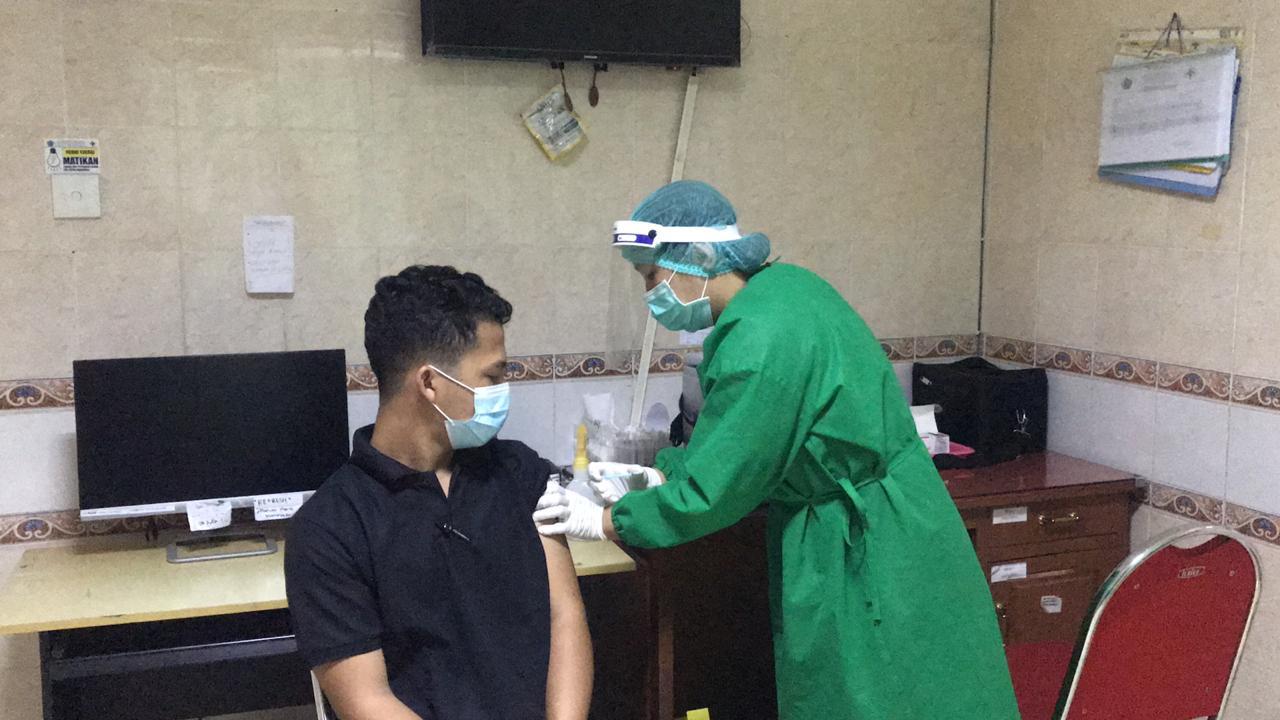 Kota Denpasar telah Vaksinasi Covid-19, Tenaga Kesehatan sebanyak 535 orang