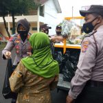 Polres Majalengka Bagikan Sembako Cuma-Cuma Kepada Warga Cigasong