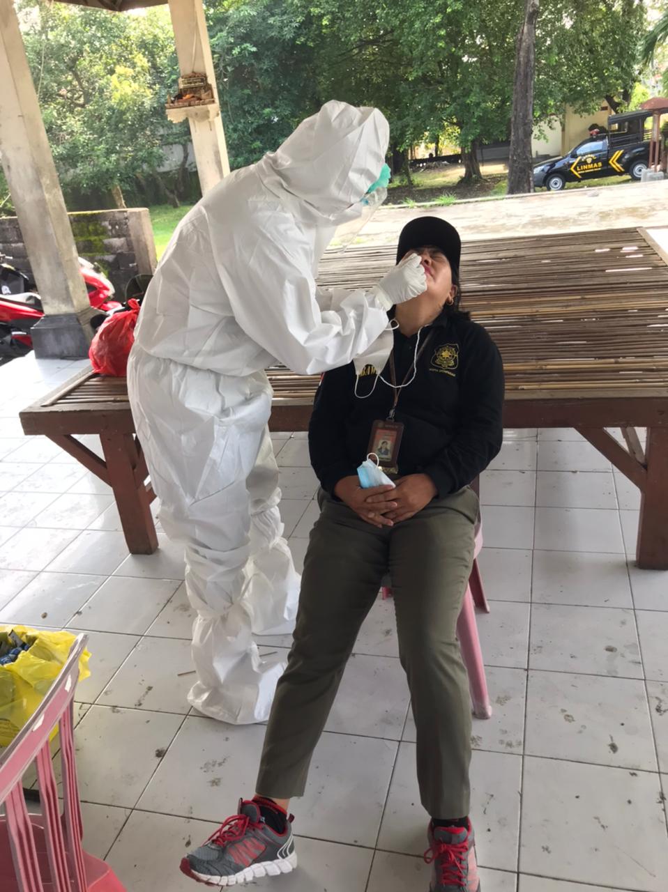 Tekan Penularan Covid 19, Tim Yustisi Denpasar  Rapid Test Antigen 6 Orang Pelanggar Prokes 