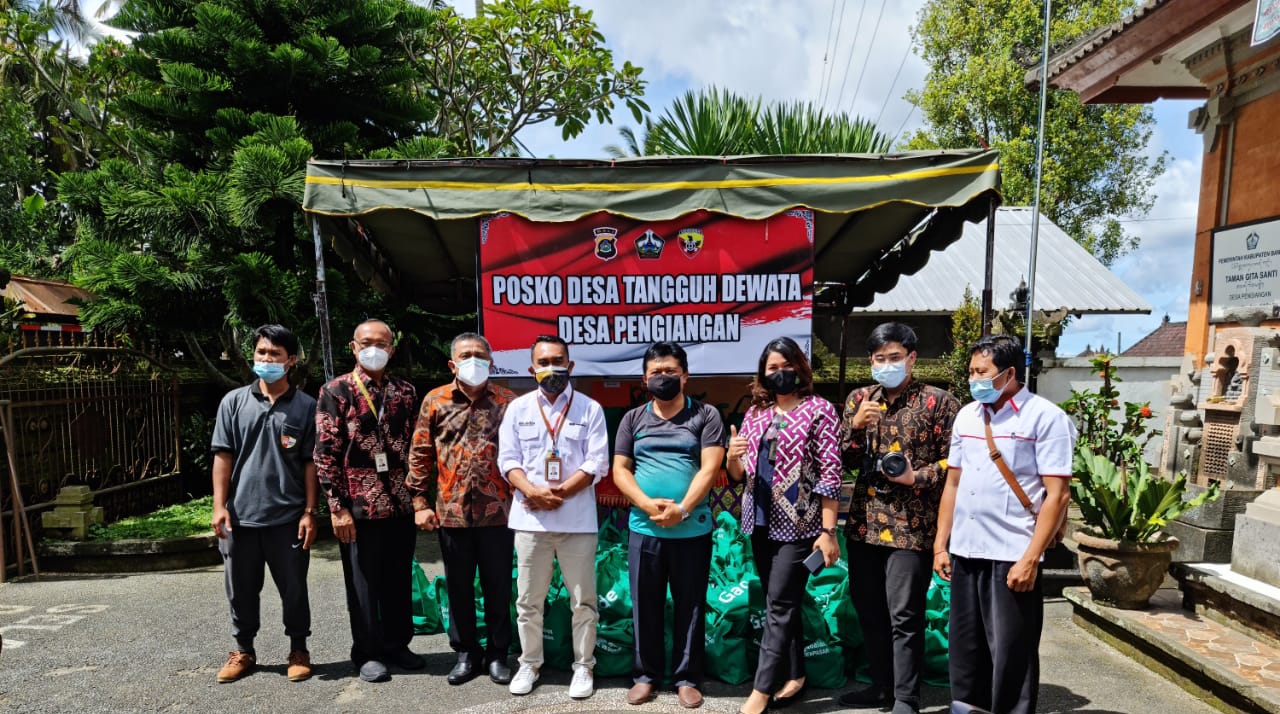 Peduli Warga Terdampak Covid-19, PT.Pegadaian Bali  Bagikan Paket Sembako