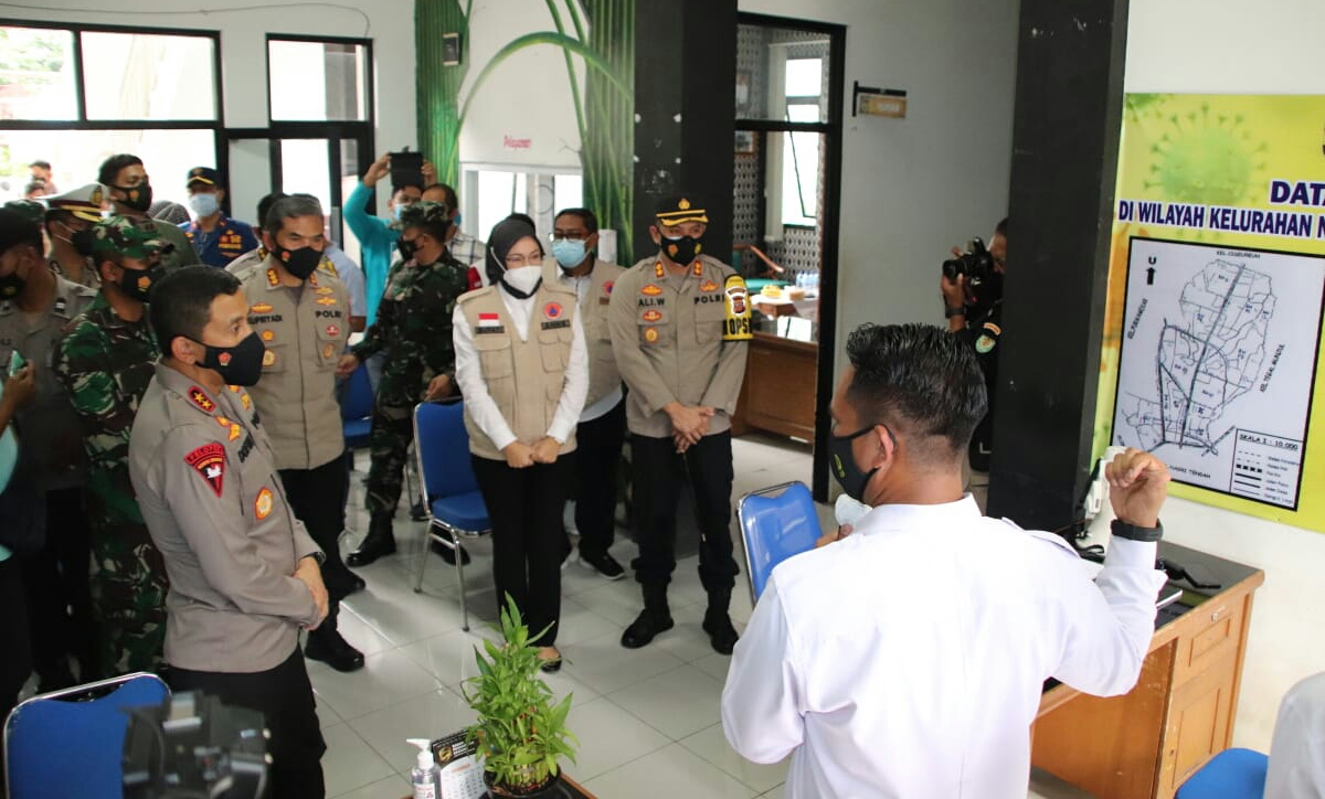 Kapolda Jabar Cek Pos PPKM Mikro di Wilayah Hukum Polres Purwakarta