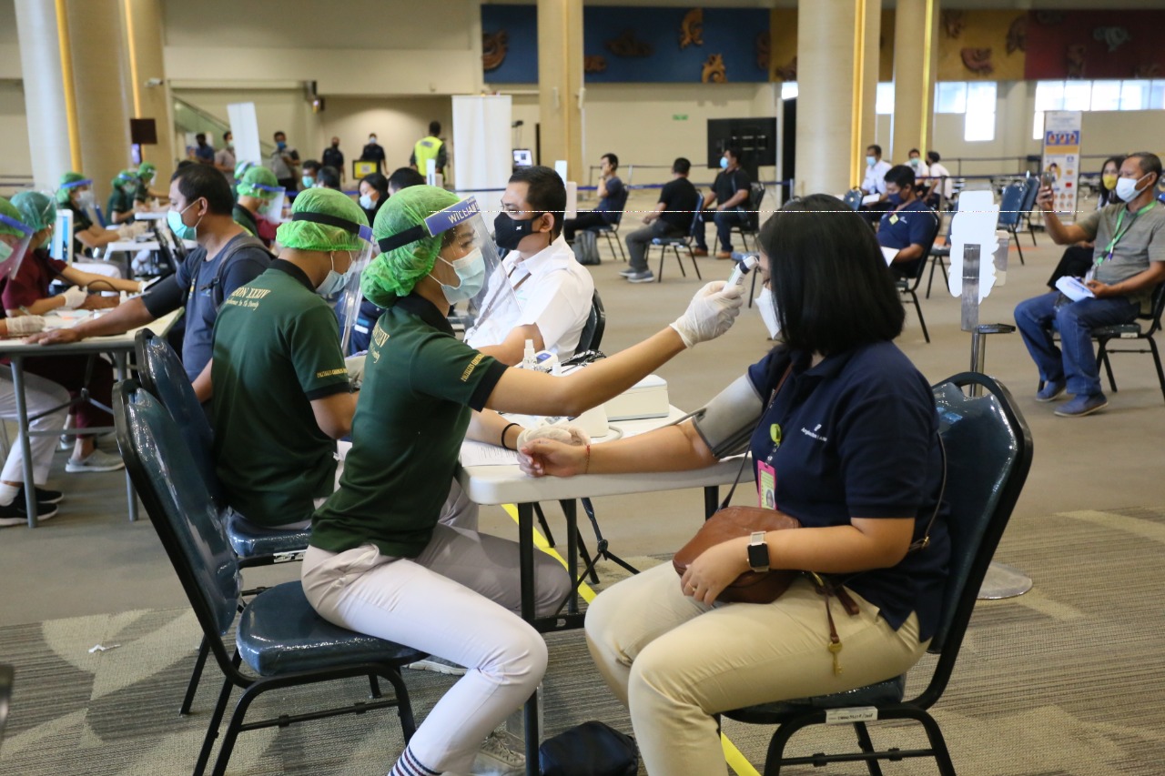 5.600 Petugas Bandar Udara Internasional I Gusti Ngurah Rai – Bali Jalani Vaksinasi COVID-19