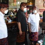 Dukung Pemerintah Maksimalkan Vaksinasi Sektor Pelayanan Publik. Pegawai Industri Jasa Keuangan Lakukan Vaksinasi di Kantor OJK Bali