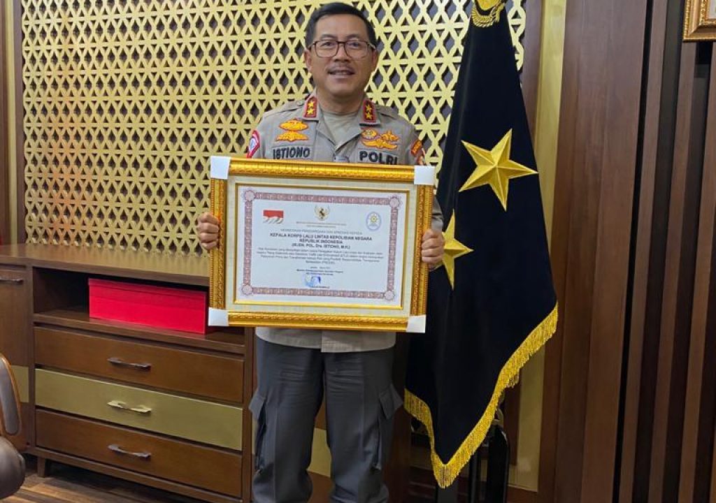 Luncurkan e-TLE Nasional , Kakorlantas Polri Terima Penghargaan dari MenPAN RB