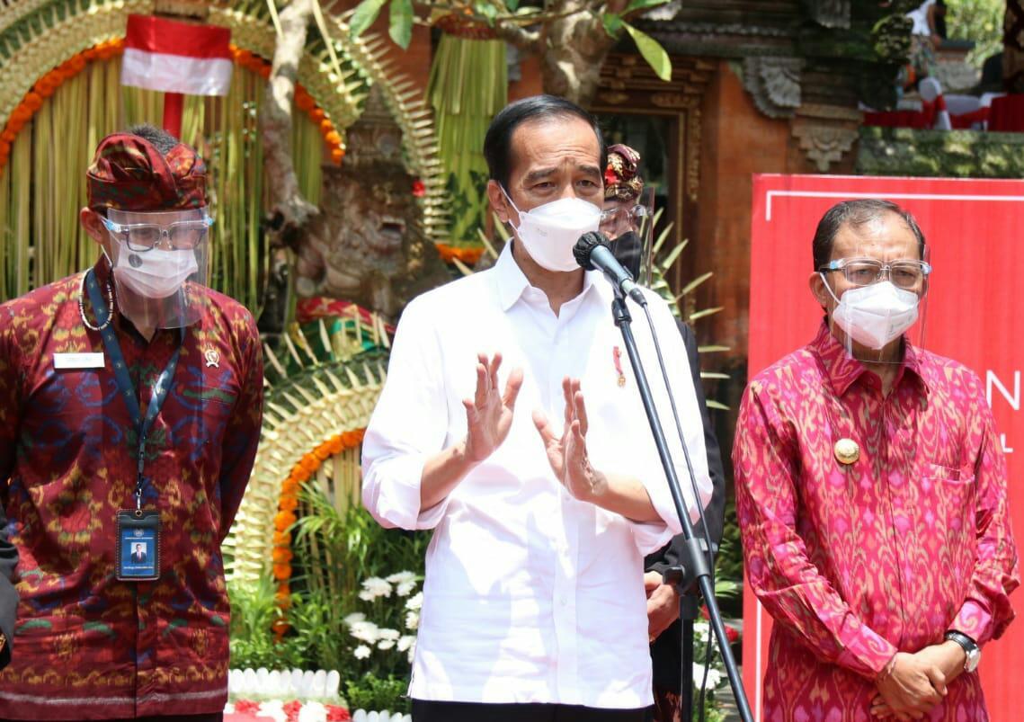 Presiden Jokowi , Meninjau Vaksinasi Massal di Puri Agung Ubud, Nusa Dua dan Sanur