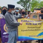 Karang  Taruna  Sub  RW 15  Bekasi Jaya  Bantu  Warga  Korban  Banjir