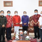 Gubernur Koster Fasilitasi Vaksinasi  Pekerja Migran Asal Bali Sebelum Kembali Bekerja