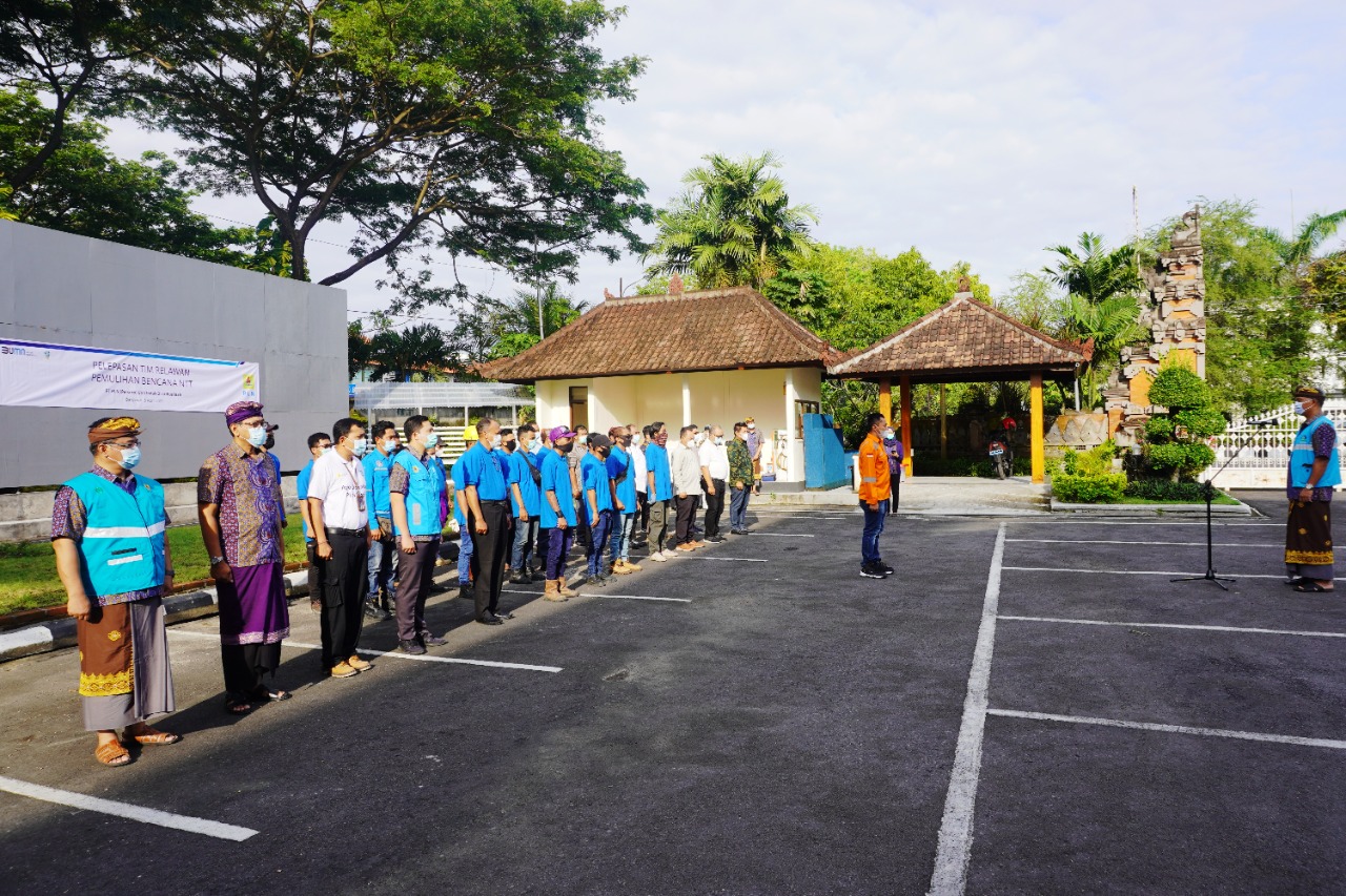 Lepas Tim Relawan, PLN UID Bali Bantu Pemulihan Listrik NTT
