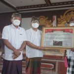 Peringatan Serangan Umum Kota Denpasar.Wawali Agus Arya Wibawa Serahkan Piagam Pengukuhan Banjar Binoh Kaja Sebagai Basis Perjuangan