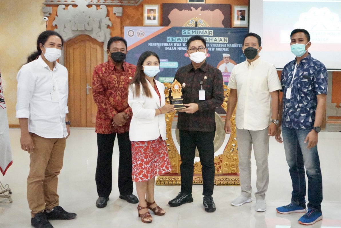 PJ. Sekda Made Toya Buka Program Padat Karya Tunai.