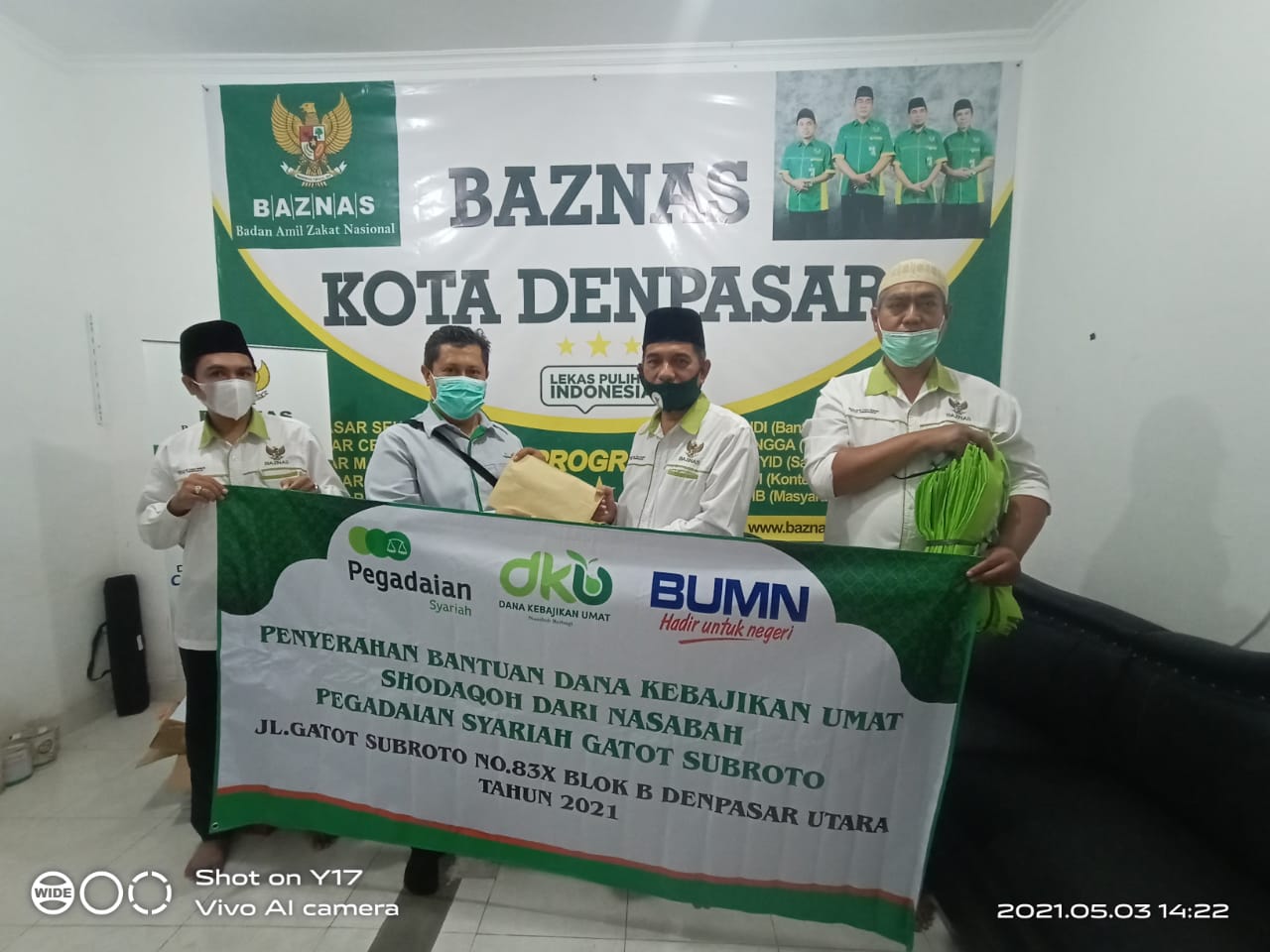 Pegadaian Serahkan Bantuan Dana Kebajikan Umat (DKU) Shodaqoh dari Nasabah Pegadaian Syariah Gatot Subroto ,Untuk Baznas Kota Denpasar dan DSM, Dalam Rangka Program Santunan Ramadhan.