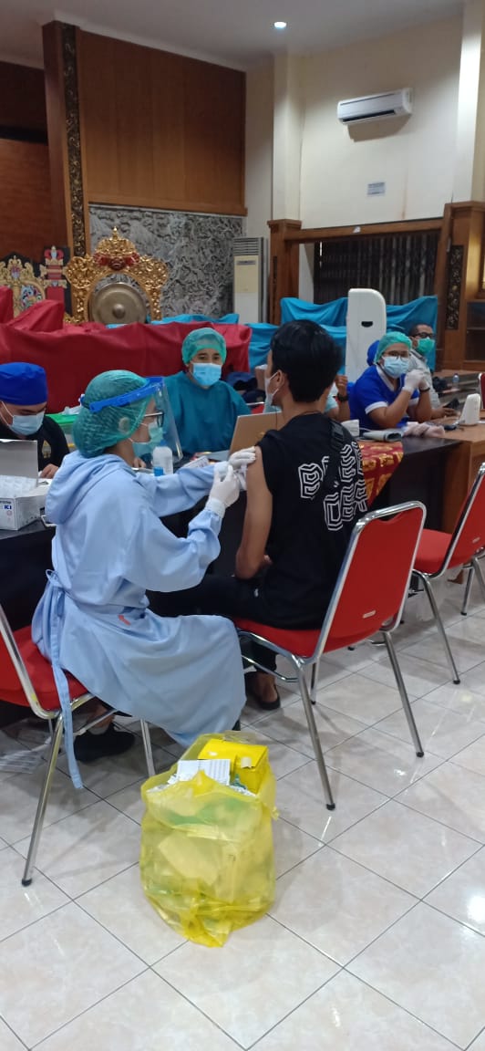 Seniman Denpasar Duta PKB Ikuti Vaksinasi Covid-19