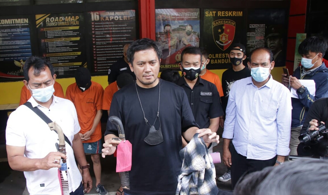 Sat Reskrim Polrestabes Bandung Amankan Lima Anggota Kelompok Bermotor Yang Keroyok Pemuda 16 Tahun di Kota Bandung