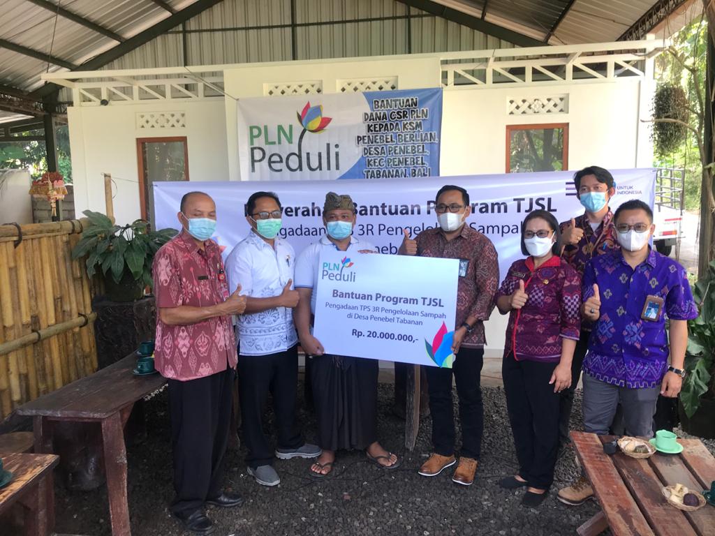 Peduli Pelestarian Lingkungan, PLN Serahkan Bantuan Pencacah Sampah