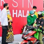 Presiden Jokowi, Tinjau  pelaksanaan vaksinasi  Massal Covid -19 di RSUI  Depok