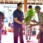 Walikota Jaya Negara Serahkan Bantuan Pangan dan Sembako Kepada Pekaseh Se-Kota Denpasar.