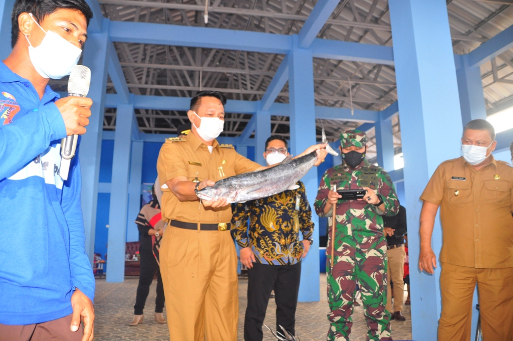 Bupati Belitung Timur Burhanudin : TPI Manggar bisa Meningkatkan  PAD Lelang  Ikan 