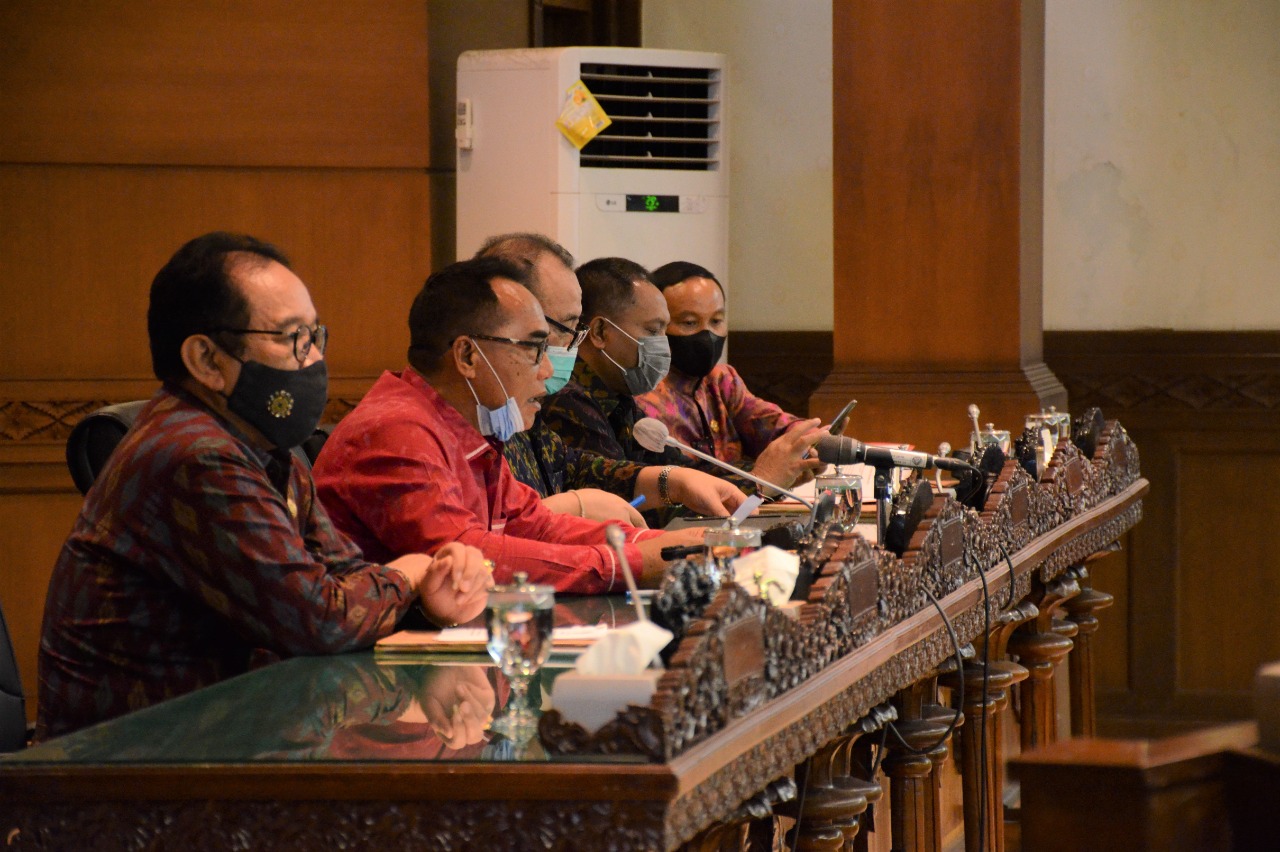 Tiga Fraksi Minta BUPDA tidak berbenturan dengan BUMDes