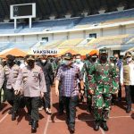 Tinjau Vaksinasi di Bandung, Panglima dan Kapolri Berharap Program Vaksinasi Presiden 1 Juta 1 Hari Tercapai