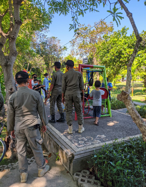 Salah Gunakan Masker Tim Yustisi Denpasar Berikan Pembinaan Warga Pelanggar Prokes
