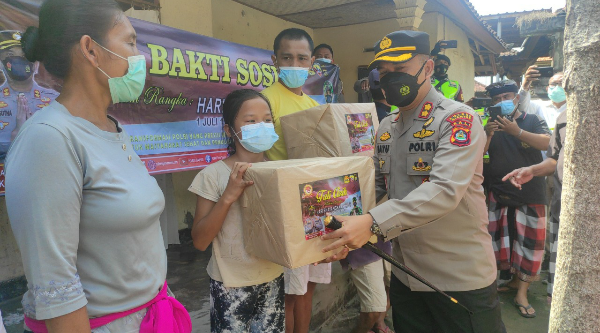 Hut Bhayangkara Ke-75, Bakti Sosial Polres Gianyar Di Desa Adat Kesian