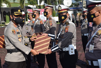 20 Anggota Sat Lantas Polresta Bandung Raih Penghargaan