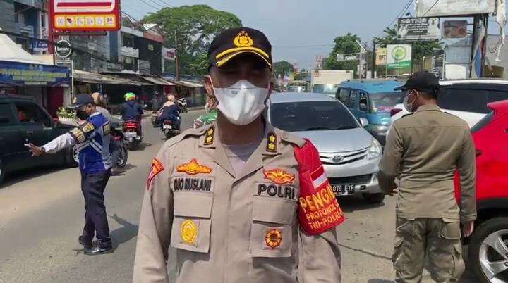 Kabag Operasi Polres Metro Depok AKBP Ojo Ruslani, Pimpin Patroli Gabungan PPKM  darurat 