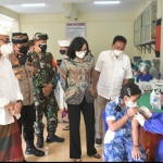 Walikota Jaya Negara, Wawali Arya Wibawa Serta Forkompimda Denpasar Tinjau Pelaksanaan Vaksinasi di SMP Dharma Wiweka