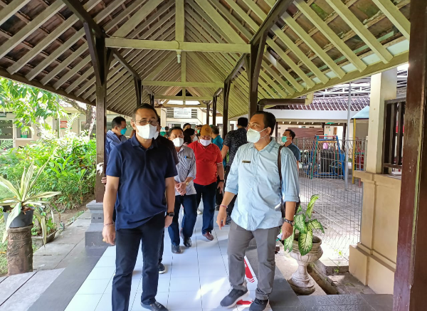 Walikota Jaya Negara Tinjau Ketersediaan Ruang Isolasi hingga Obat-obatan di RS Wangaya