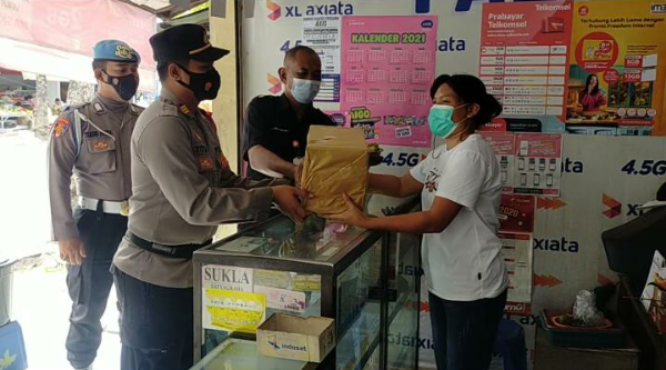 Wujudkan Kepedulian, Polres Gianyar Bagikan Paket Sembako.