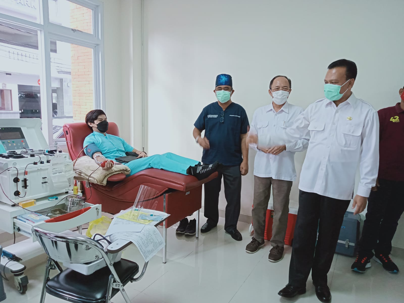 Berbagi kepada sesama : Fakultas Kedokteran UNUD Kolaborasi galang Donor Plasma Konvalesen dengan elemen Masyarakat