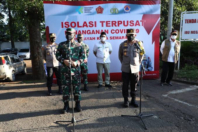 Panglima TNI Marsekal Hadi Tjahjanto Bersama Kabarhakam Polri Kunjungi Isolasi Rumah Dinas Walikota Semarang