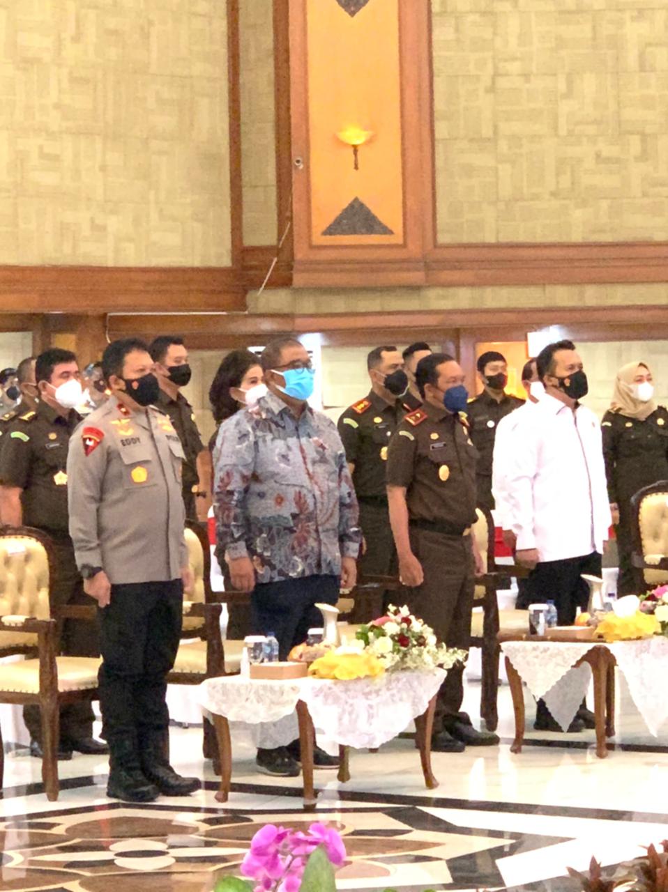 Selamatkan  Uang  Negara, Kejati Kalbar  Terima  Penghargaan  dari  Mensos  Tri  Rismaharini