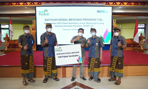 PLN Salurkan Bantuan 600 Paket Sembako untuk Masyarakat Terdampak Covid – 19