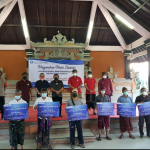 Kantor Perwakilan BI Provinsi Bali bagikan 2.500 paket sembako di Desa Gulingan Kab.Badung