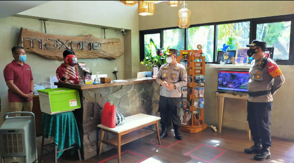 Team Asistensi Korbinmas Baharkam Polri Kunjungi Pos PPKM Kelurahan Ubud.