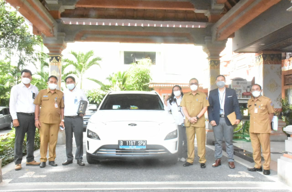 PLN Bali Selatan Perkenalkan Inovasi Mobil Listrik Kepada Pemkot Denpasar
