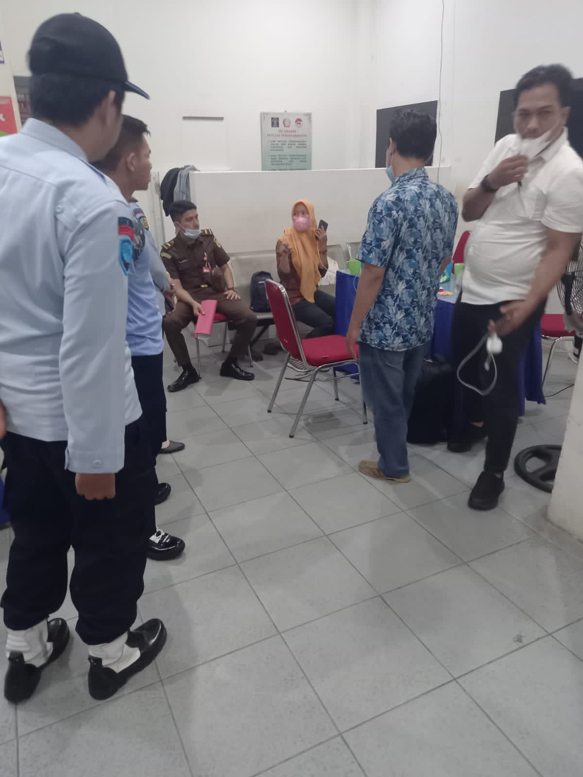 Tim JPU Kejati Kalbar Tahan Tersangka PNS Dugaan Kasus Korupsi Dana ADD