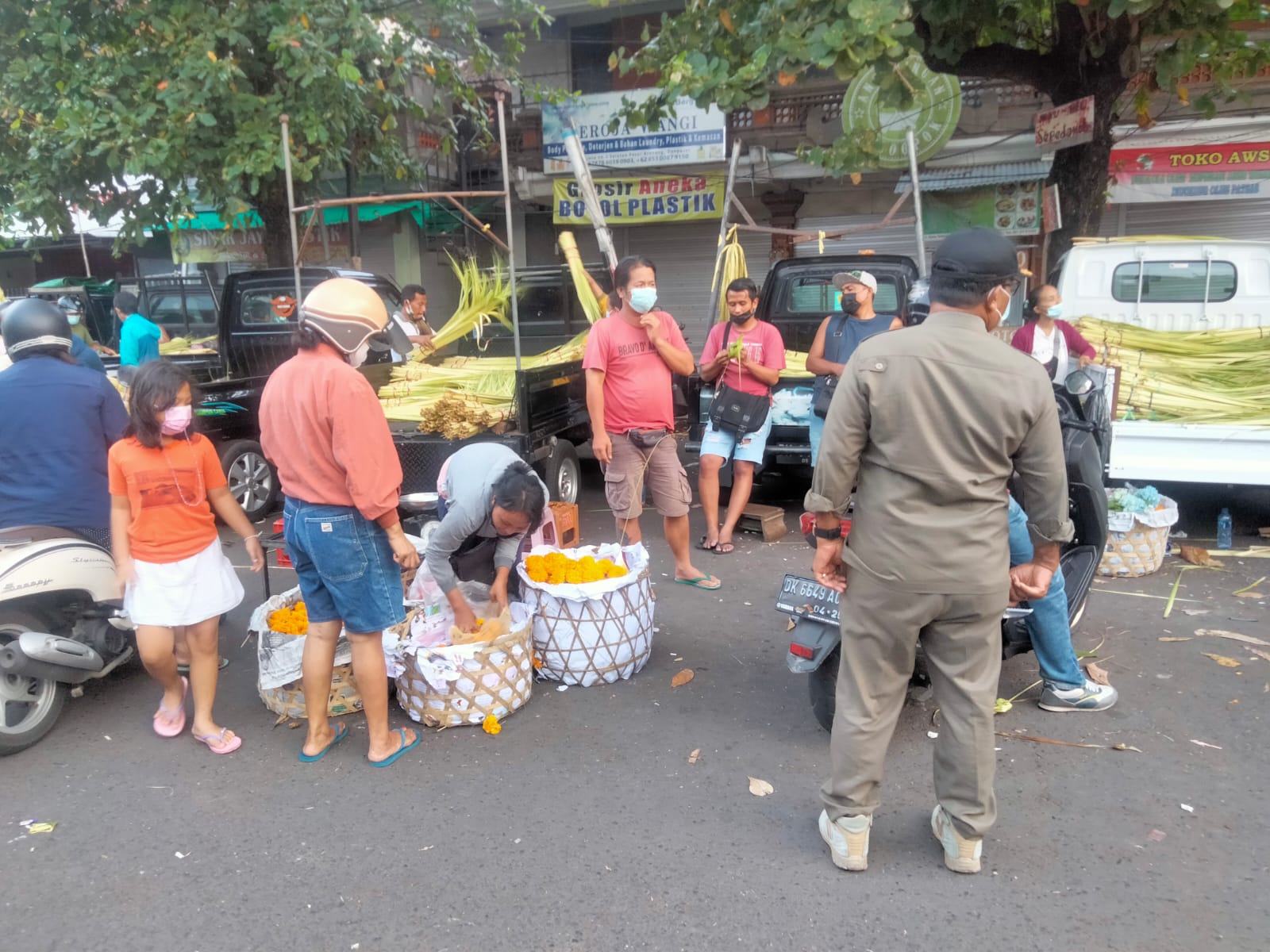 Tim Yustisi Kota Denpasar Lakukan Pemantauan Prokes.Amankan 2 Orang Pengamen dan 5 Orang Gepeng