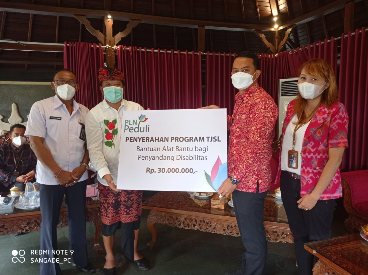 2021    PLN Peduli Serahkan Alat Bantu bagi Penyandang Disabilitas dan Bantuan Sosialisasi Akte Lahir