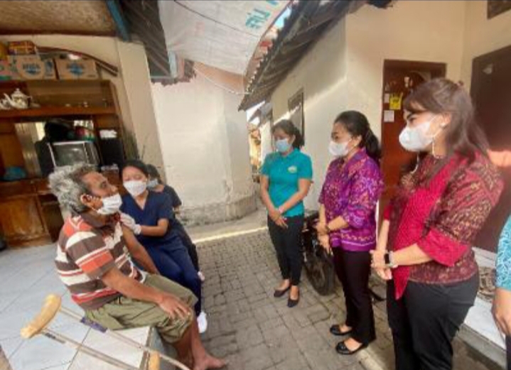 Percepatan Cakupan Vaksinasi Bagi Disabilitas,  Ny. Antari Jaya Negara Gencarkan Pelaksanaan Layanan Home Visit