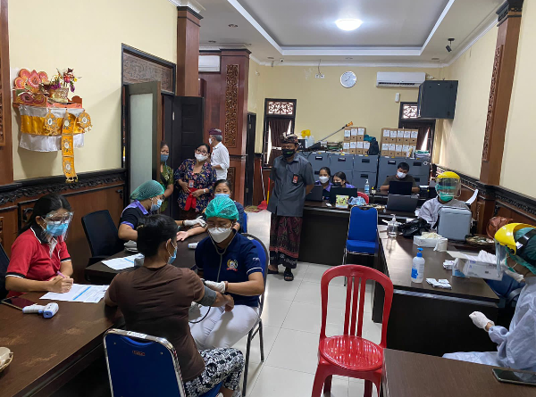 Perluas Cakupan Vaksinasi.Desa Dangin Puri Klod Laksanakan Vaksinasi Dosis 2 Bagi Masyarakat