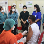 Ny. Antari Jaya Negara Semangati Disabilitas Ikut Vaksinasi.