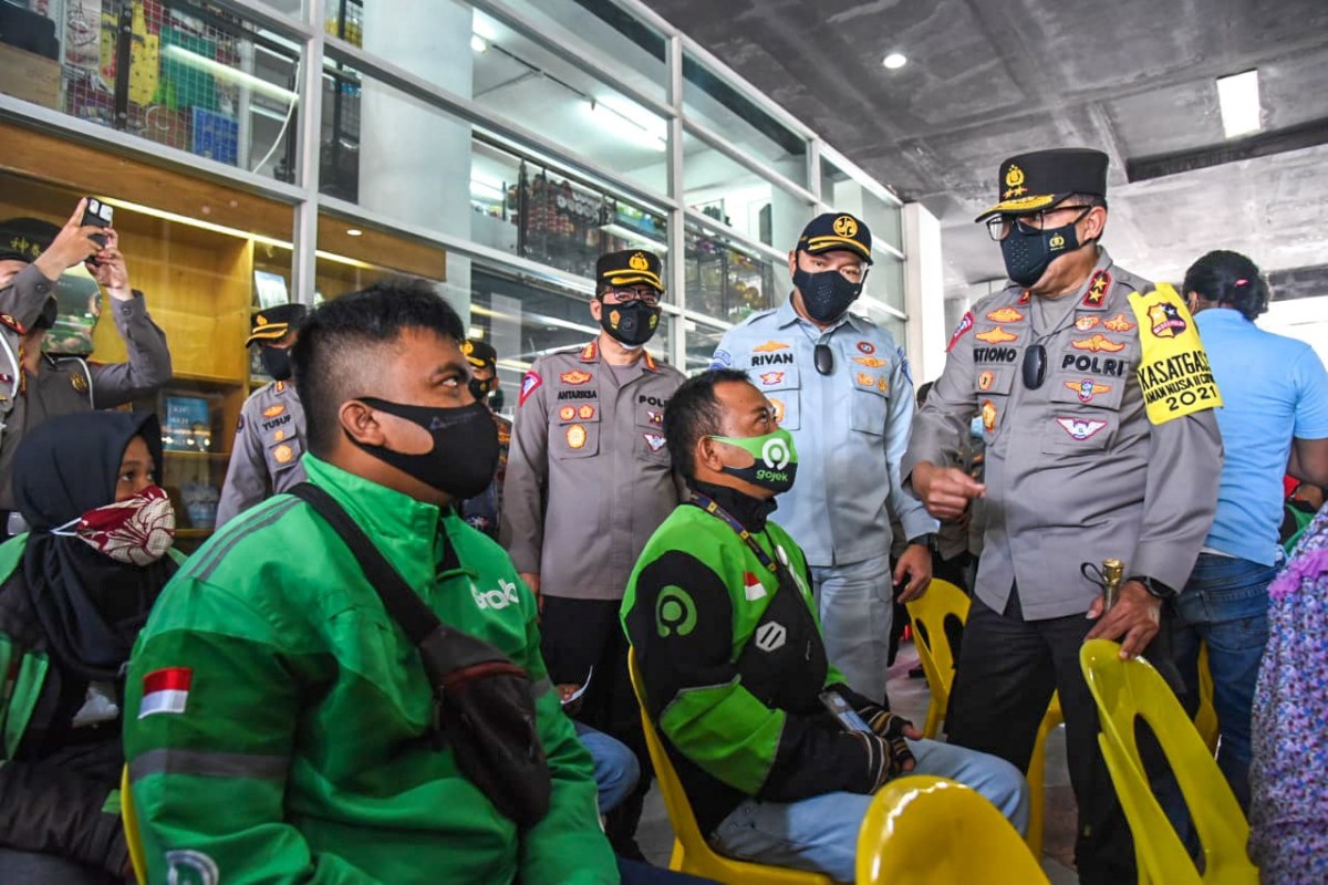 Kakorlantas Tinjau Vaksinasi Para Pengemudi dan Ojek Oline di Balikpapan
