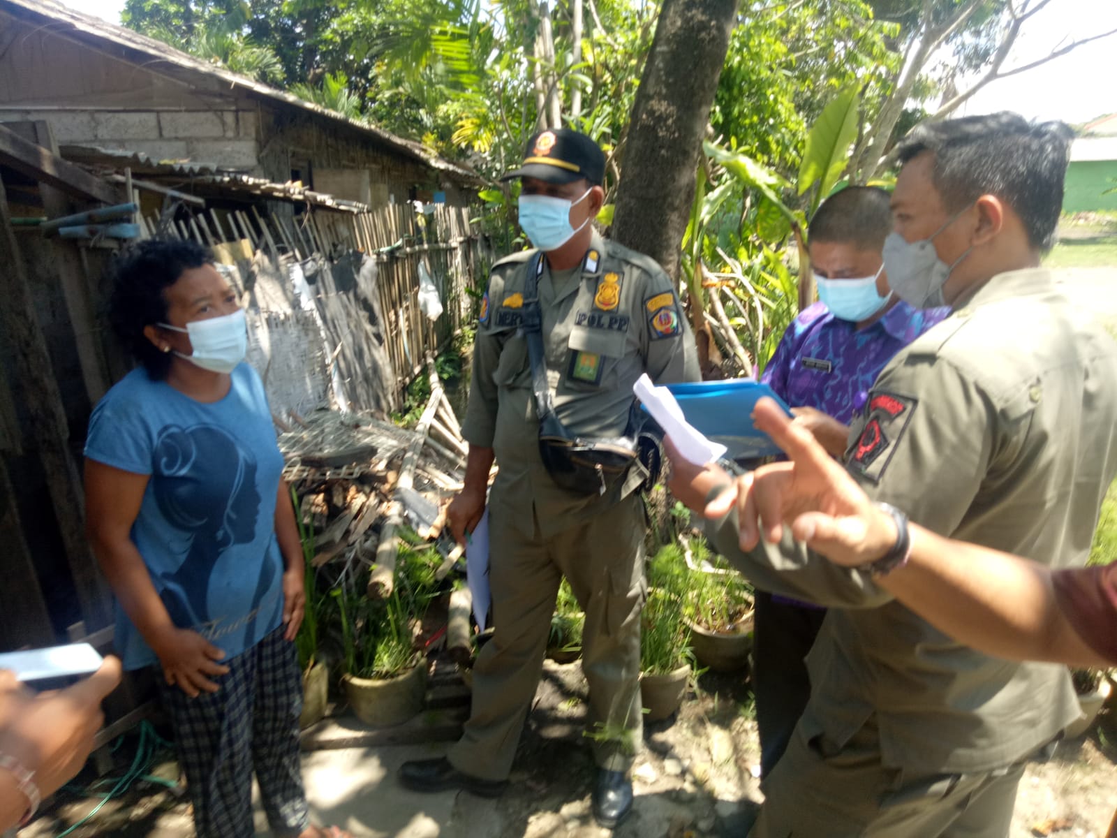 Hindari Kesan Kumuh, Tim Kecamatan Dentim Data Pedagang dan Pemulung di Kawasan Lapangan Kapten Japa