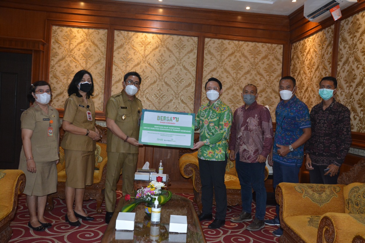 Pemkot Denpasar Terima Bantuan Alat Kesehatan Dari Grab Indonesia.
