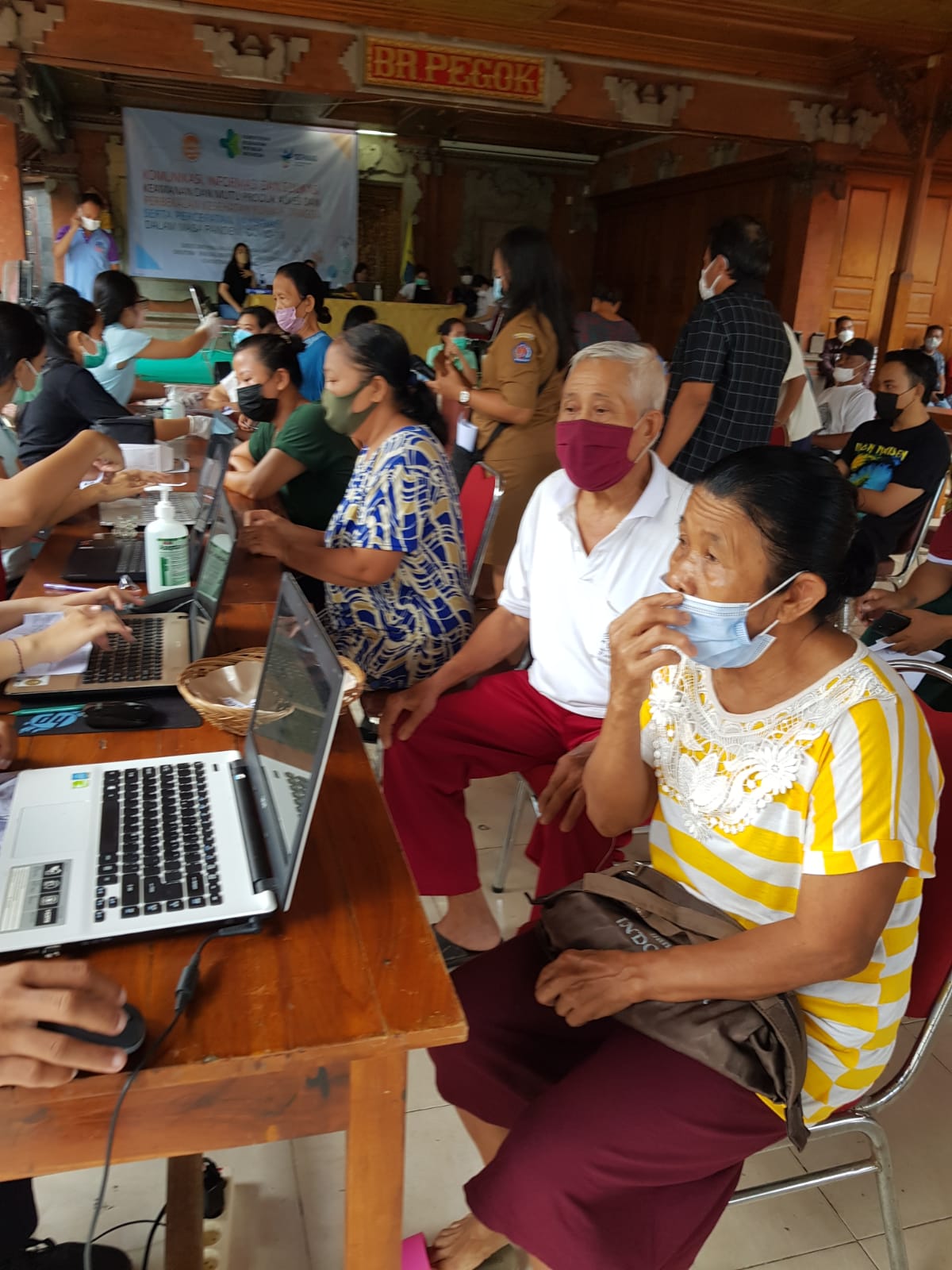 Percepat Cakupan Vaksinasi Covid -19 di Tingkat Desa, Kelurahan Sesetan Sisir Masyarakat Belum Divaksinasi.