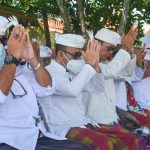 Jaya Negara Hadiri Upacara Pakelem Agung Pemahayu Jagat di Pantai Matahari Terbit