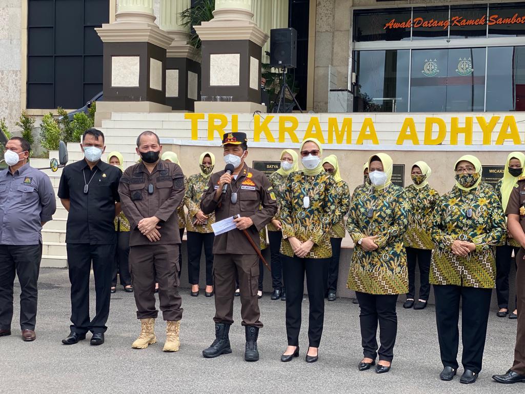 Kejaksaan Tinggi Kalimantan Barat Salurkan Bansos ke Warga Terdampak Banjir